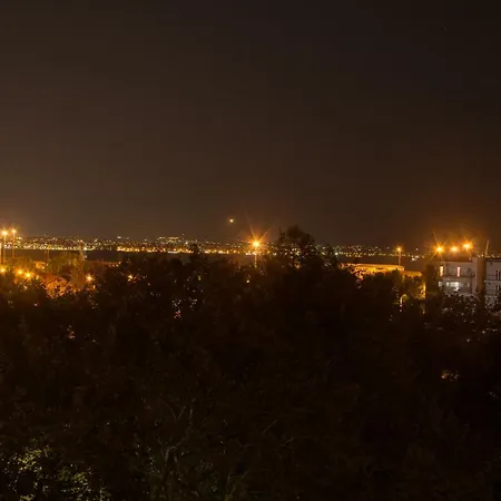 Great View Luxury Living-metro Station Apartment