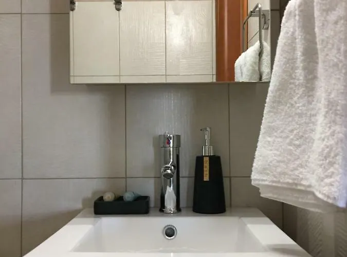 Urban Horizon-metro Station Apartment *