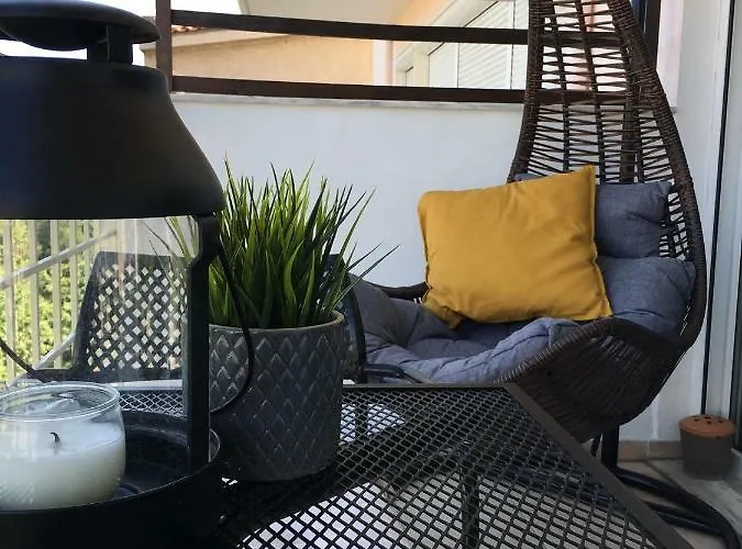 Urban Horizon-metro Station Apartment