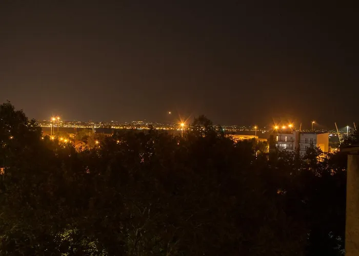 Urban Horizon-metro Station Apartament